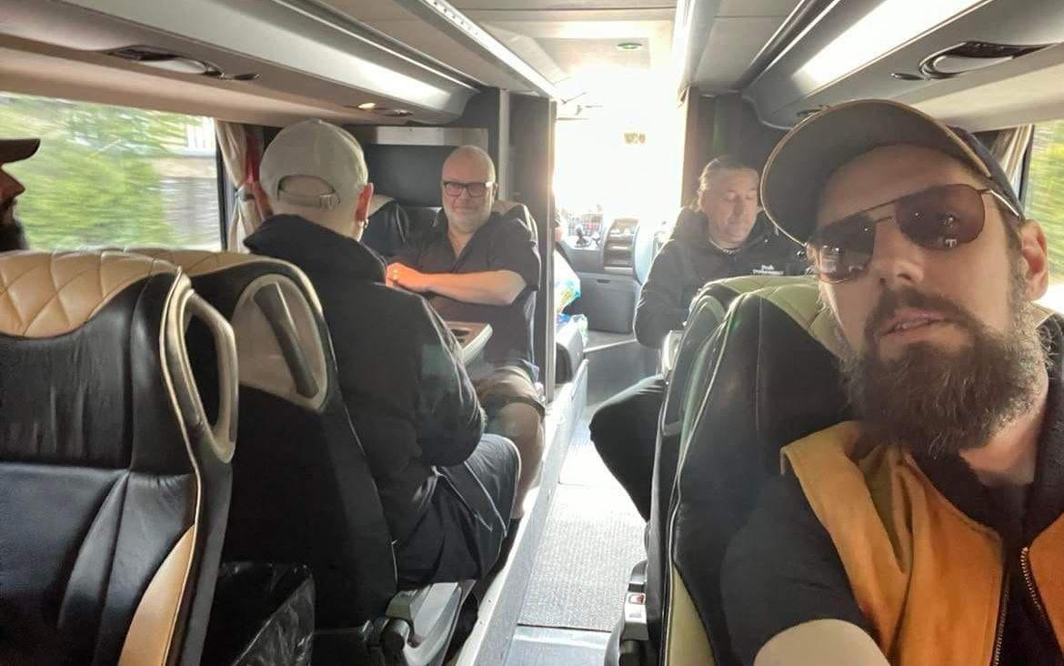 Många mil i turnébuss när Martin Blomberg och resten av Europes crew kuskar Europa runt.