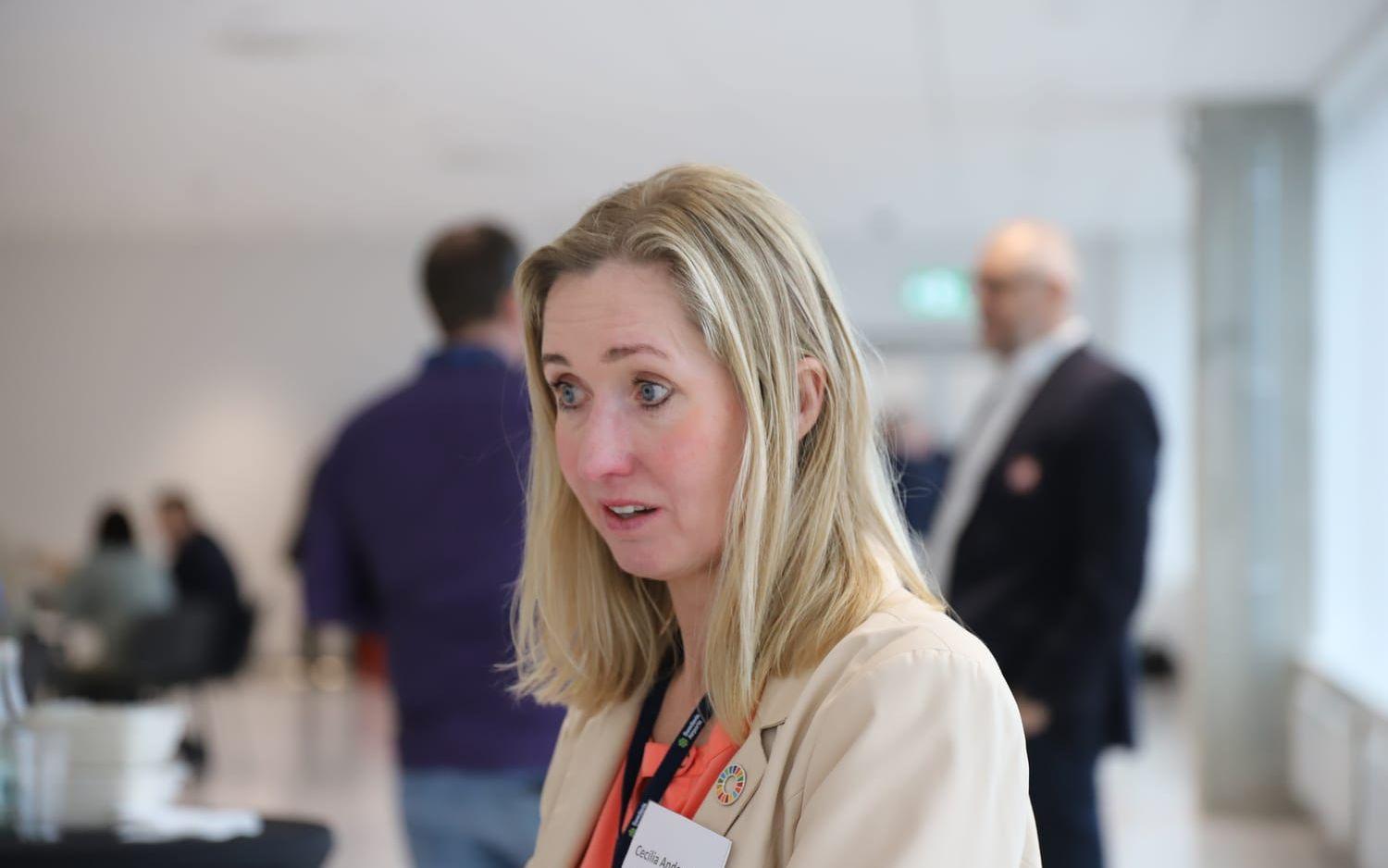 Cecilia Andersson, miljöchef på Landvetter flygplats, höll ett föredrag om Swedavias klimatmål. Bland annat jobbar man för att allt inrikesflyg ska vara fossilfritt till 2030.