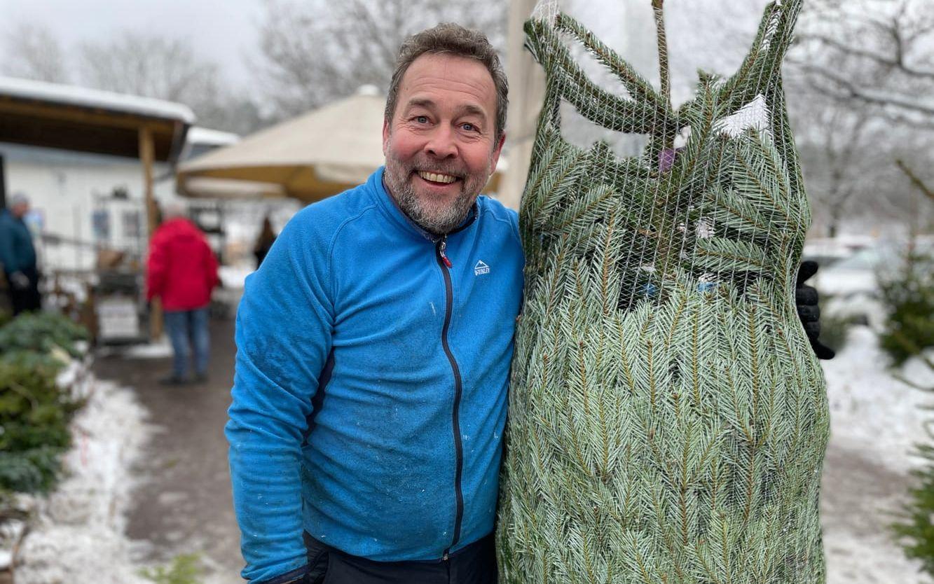 Erik Nordberg brukar hjälpa till under granruschen. Annars jobbar han numera som undersköterska.